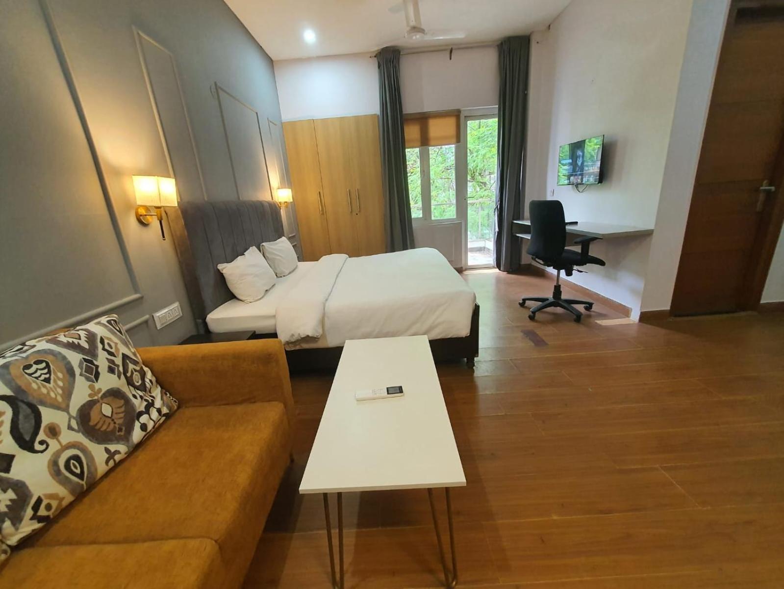 Mallenzo Suites Dlf Phase 1 Gurgaon Luaran gambar
