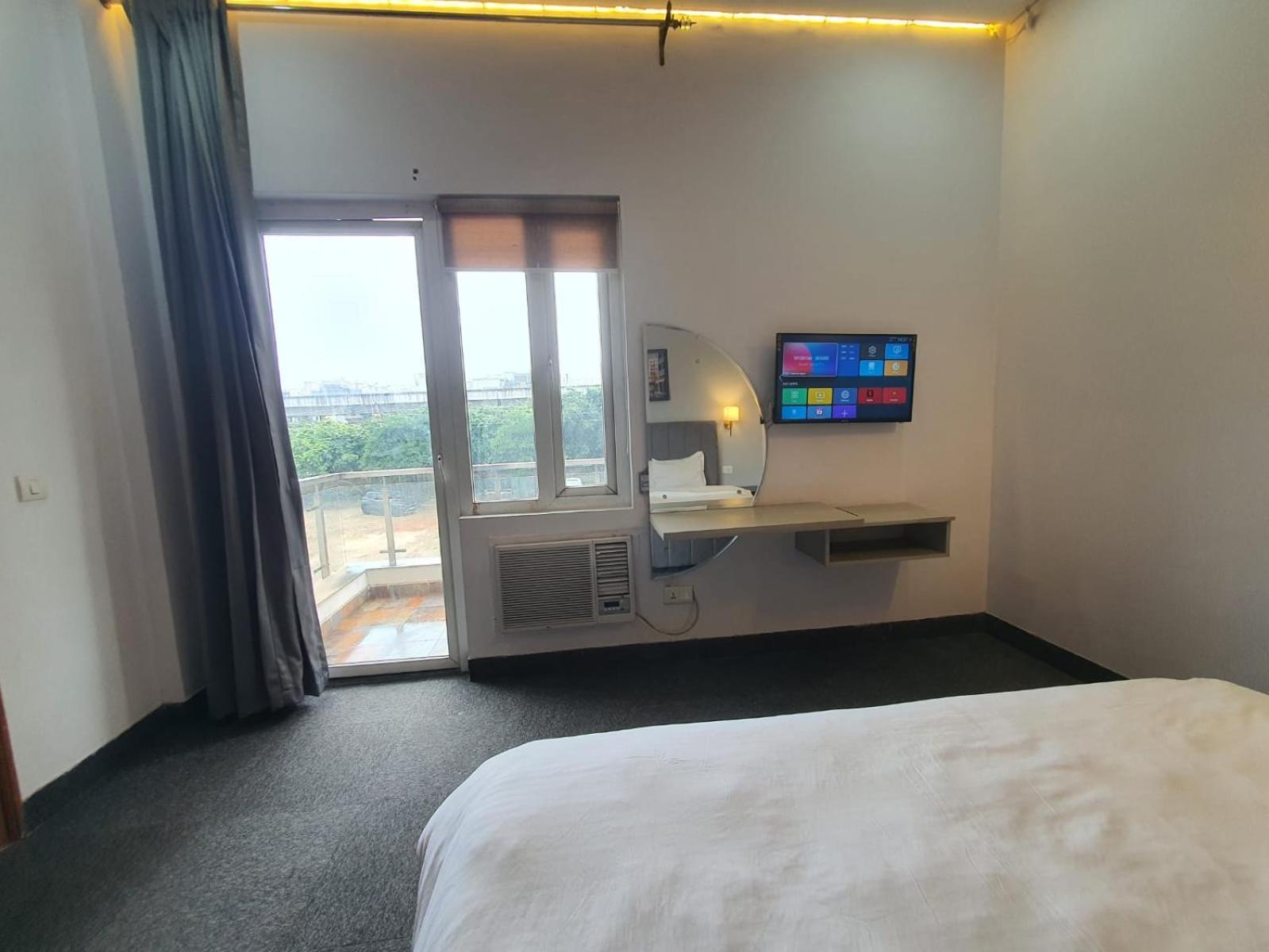 Mallenzo Suites Dlf Phase 1 Gurgaon Luaran gambar